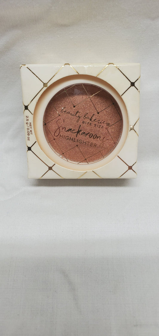 Beauty Bakerie Bite Size Snackaroons Highlighter - Worth The Whisk