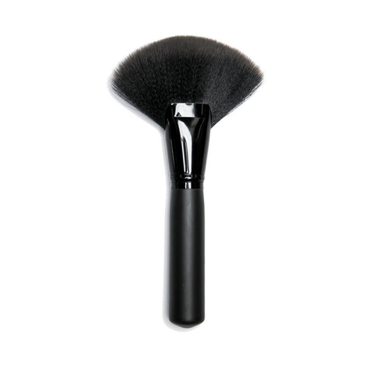 morphe-brushes-jumbo-fan-brush-mb33